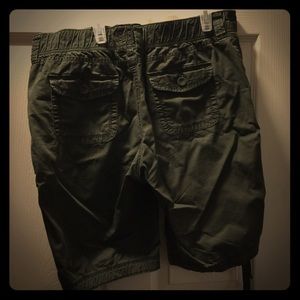 Comfortable lightweight cargo shorts